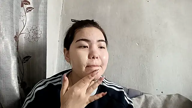 Snapshot of MollyAsian chatting on 02-15-26, 05:41 MollyAsian online show from 02-15-26, 05:41