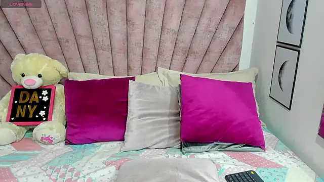 danibellucii  online show from 03-07-26, 03:02