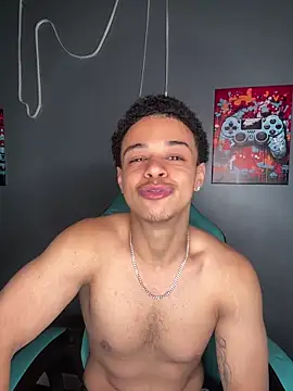 Snapshot of l-laross chatting on 06-04-26, 11:20 l-laross online show from 06-04-26, 11:20