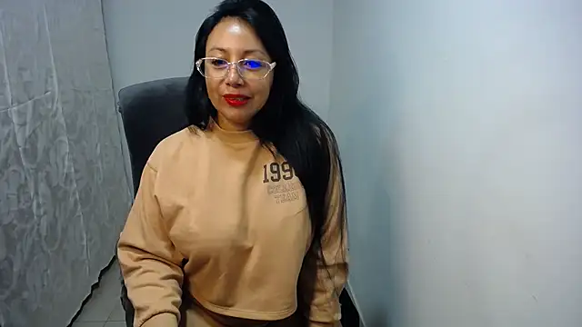 soyElena46 online show from 03-10-26, 11:36