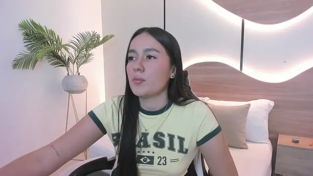 Snapshot of mia_slora chatting on 06-25-26, 02:20 mia slora online show from 06-25-26, 02:20