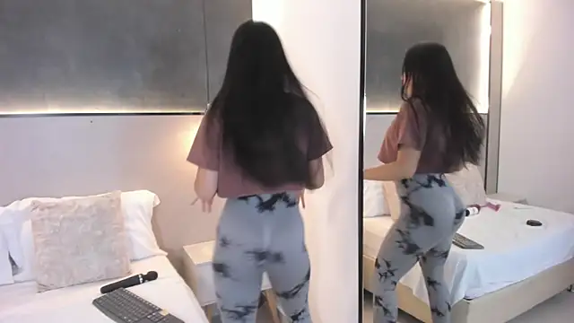 mia slora online show from 05-19-26, 12:12