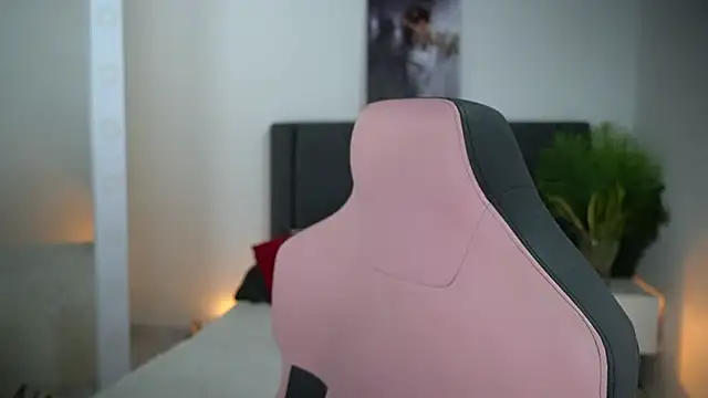 Snapshot of goldenatlasX chatting on 02-14-26, 06:08 goldenatlasX online show from 02-14-26, 06:08