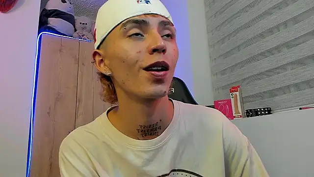 Snapshot of Maiky_Cooper01 chatting on 01-15-26, 01:31 Maiky Cooper01 online show from 01-15-26, 01:31