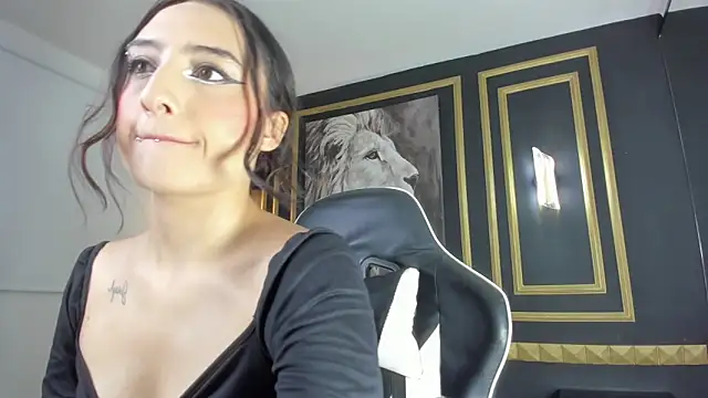 Snapshot of emma_hiltonn_ chatting on 02-10-26, 02:10 emma hiltonn online show from 02-10-26, 02:10