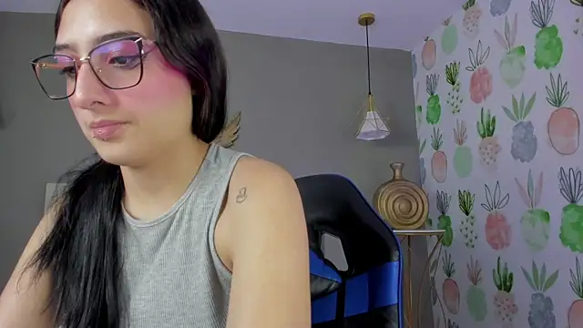 emma hiltonn  online show from 03-19-26, 02:22