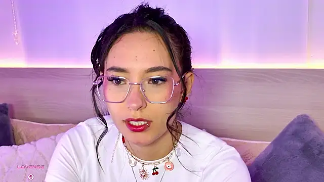 Snapshot of AliceeBloom chatting on 02-01-26, 10:46 AliceeBloom online show from 02-01-26, 10:46