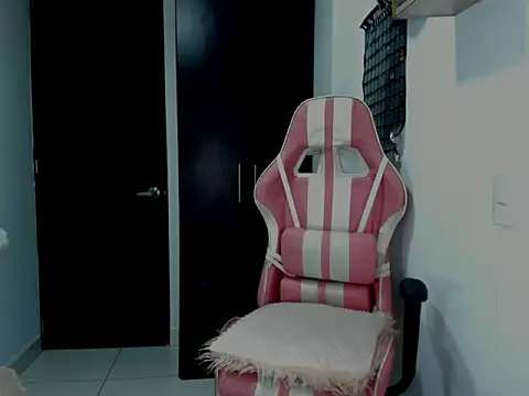 Alicia wings online show from 04-04-26, 04:52