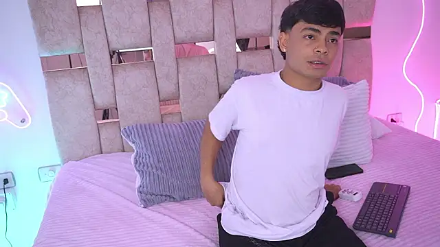 Snapshot of LiamJaxon chatting on 01-14-26, 03:43 LiamJaxon online show from 01-14-26, 03:43