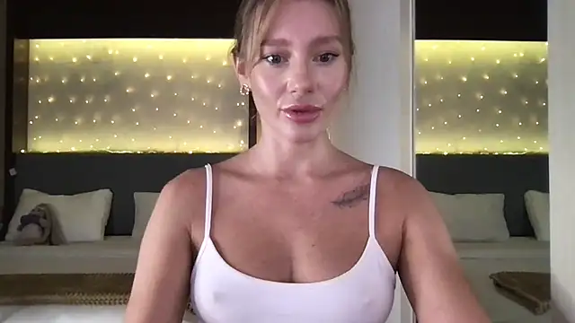Snapshot of Stella_muse chatting on 04-22-26, 10:22 Stella muse online show from 04-22-26, 10:22
