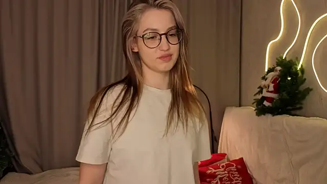 Snapshot of NicolaHulse chatting on 01-12-26, 04:52 NicolaHulse online show from 01-12-26, 04:52