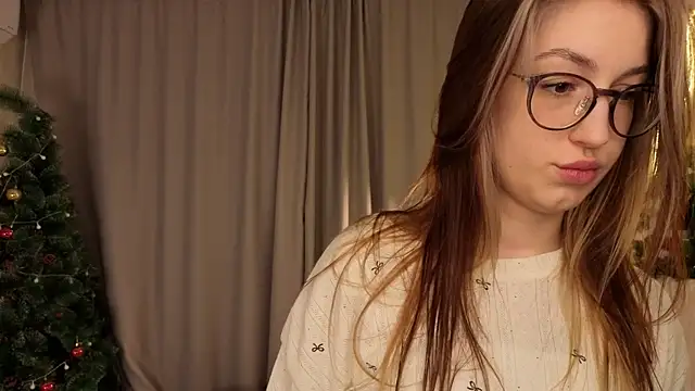 Snapshot of NicolaHulse chatting on 01-15-26, 04:38 NicolaHulse online show from 01-15-26, 04:38