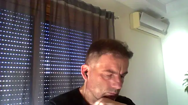 Snapshot of _grj1 chatting on 04-24-26, 07:43 grj1 online show from 04-24-26, 07:43