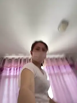 Snapshot of Sini-ii chatting on 05-17-26, 03:39 Sini-ii online show from 05-17-26, 03:39