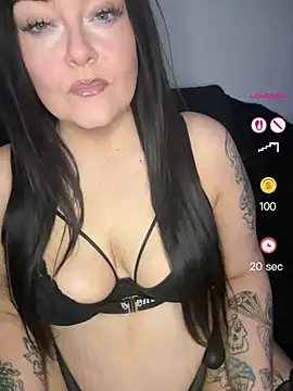 Snapshot of Miss_CurvesXXX chatting on 05-19-26, 10:17 Miss CurvesXXX online show from 05-19-26, 10:17