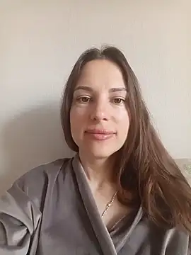 Snapshot of She-Moon chatting on 06-06-26, 05:45 She-Moon online show from 06-06-26, 05:45