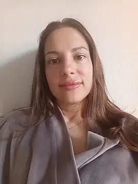 Snapshot of She-Moon chatting on 06-16-26, 05:40 She-Moon online show from 06-16-26, 05:40