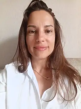 Snapshot of She-Moon chatting on 07-07-26, 05:43 She-Moon online show from 07-07-26, 05:43