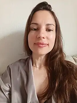 Snapshot of She-Moon chatting on 06-09-26, 05:41 She-Moon online show from 06-09-26, 05:41