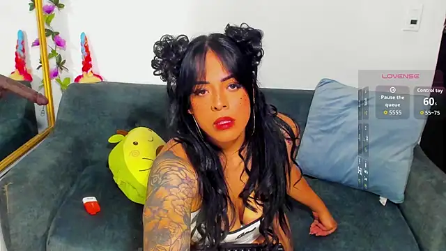 Snapshot of la_saris chatting on 06-21-26, 03:01 la saris online show from 06-21-26, 03:01