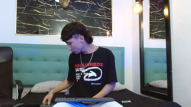 Snapshot of XanderGrey8 chatting on 01-16-26, 07:29 XanderGrey8 online show from 01-16-26, 07:29