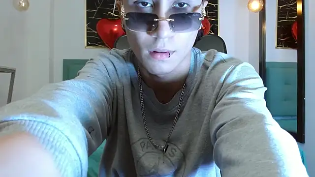 Snapshot of XanderGrey8 chatting on 02-19-26, 07:22 XanderGrey8 online show from 02-19-26, 07:22