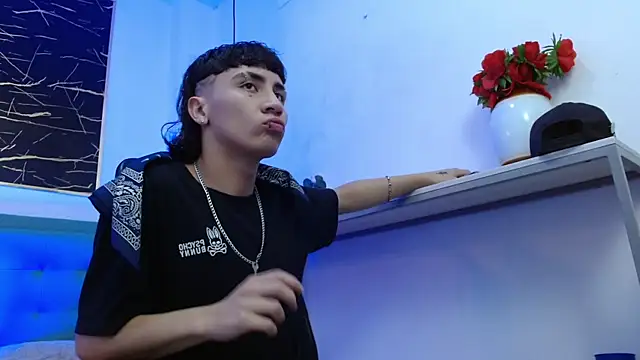 Snapshot of XanderGrey8 chatting on 02-09-26, 07:34 XanderGrey8 online show from 02-09-26, 07:34