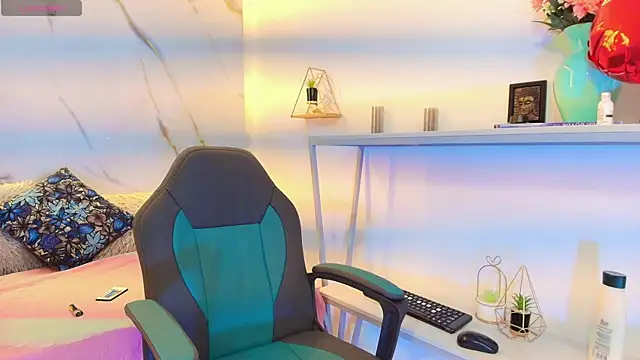 Snapshot of XanderGrey8 chatting on 02-27-26, 07:46 XanderGrey8 online show from 02-27-26, 07:46