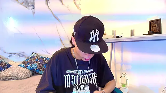 Snapshot of XanderGrey8 chatting on 02-25-26, 07:03 XanderGrey8 online show from 02-25-26, 07:03