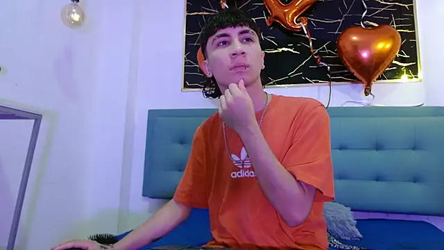 Snapshot of XanderGrey8 chatting on 02-17-26, 07:22 XanderGrey8 online show from 02-17-26, 07:22