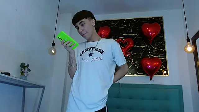 Snapshot of XanderGrey8 chatting on 02-18-26, 07:32 XanderGrey8 online show from 02-18-26, 07:32