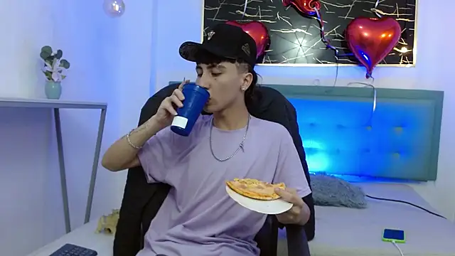 Snapshot of XanderGrey8 chatting on 02-16-26, 08:18 XanderGrey8 online show from 02-16-26, 08:18