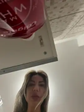 Snapshot of Missolevelvet chatting on 04-19-26, 03:18 Missolevelvet online show from 04-19-26, 03:18