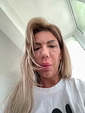 Missolevelvet online show from 04-17-26, 08:06