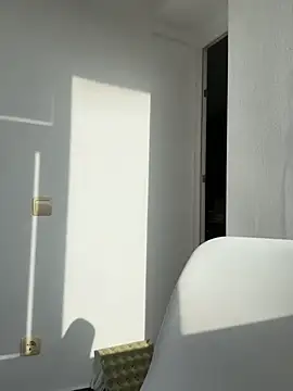 Missolevelvet online show from 04-13-26, 05:44