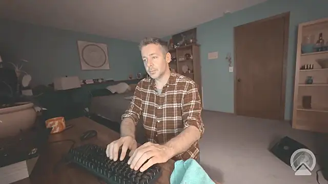 chrisw8140 online show from 06-18-26, 05:50