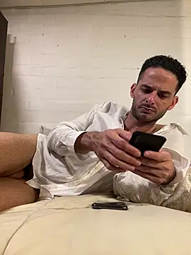 Snapshot of gatoquiles chatting on 02-18-26, 04:21 gatoquiles online show from 02-18-26, 04:21