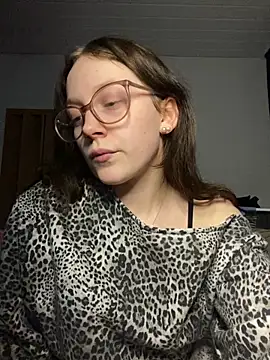 YoungLisaa18 online show from 02-09-26, 07:45