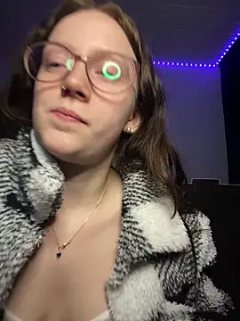 YoungLisaa18 online show from 02-19-26, 07:44