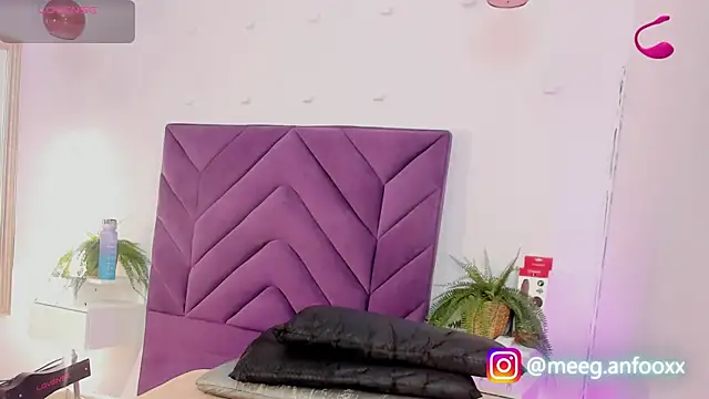 Meeganfoox online show from 02-10-26, 03:49