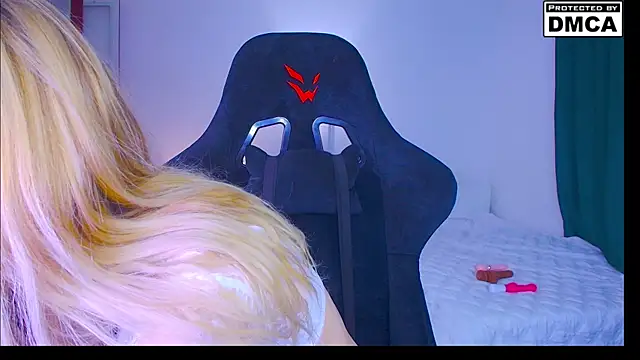 sailormoon666  online show from 06-11-26, 09:45