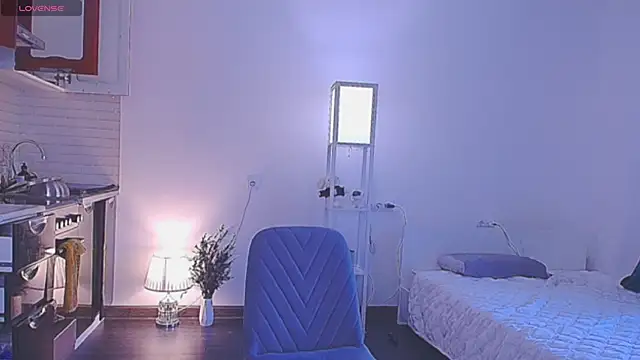 sailormoon666  online show from 04-08-26, 04:58