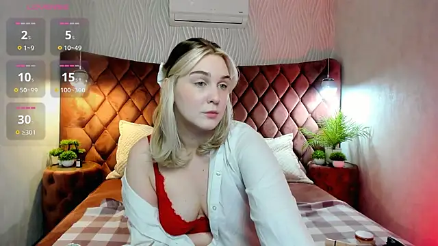 Snapshot of SusanBev chatting on 02-13-26, 02:06 SusanBev online show from 02-13-26, 02:06