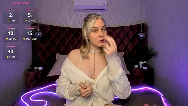 Snapshot of SusanBev chatting on 02-28-26, 09:20 SusanBev online show from 02-28-26, 09:20