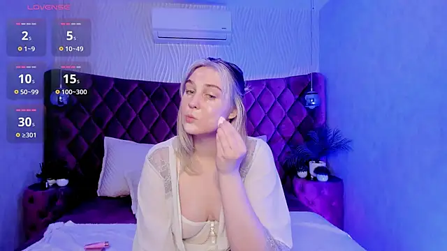 Snapshot of SusanBev chatting on 03-04-26, 06:21 SusanBev online show from 03-04-26, 06:21