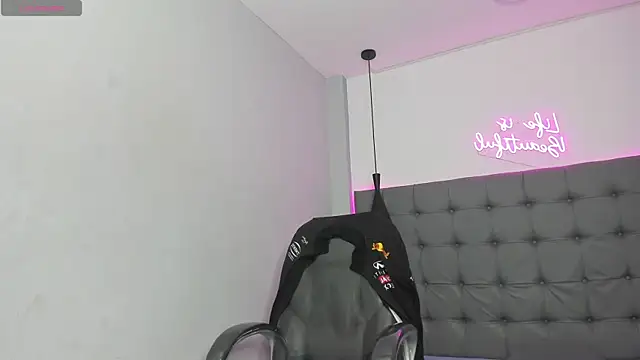 scarletcherry18 online show from 07-10-26, 04:12