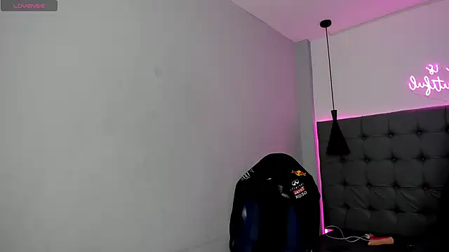 scarletcherry18 online show from 06-12-26, 04:21