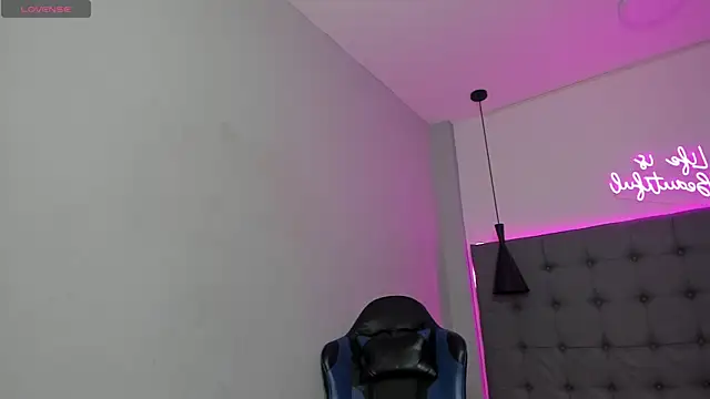 scarletcherry18 online show from 05-15-26, 03:37