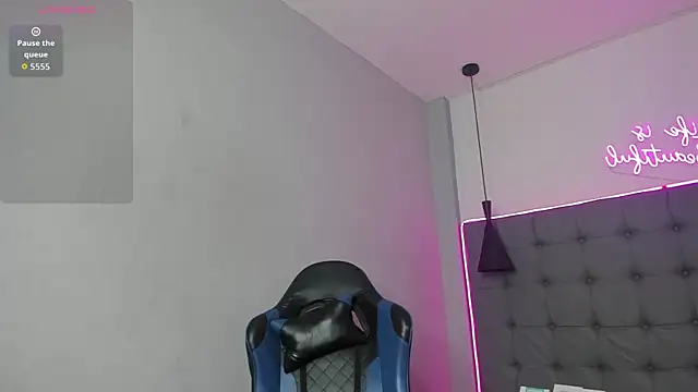 scarletcherry18 online show from 04-17-26, 03:42