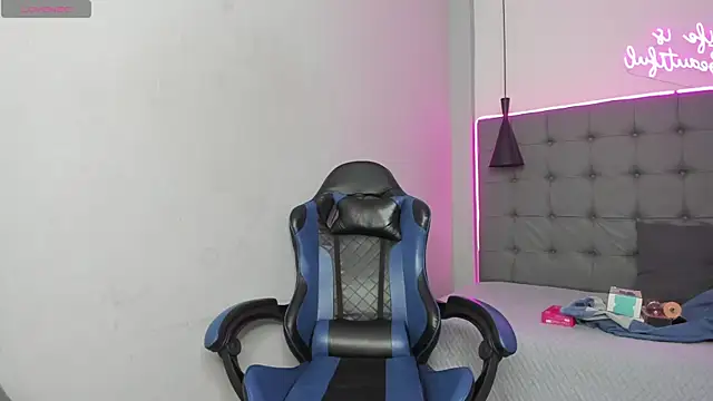 scarletcherry18 online show from 05-04-26, 03:32